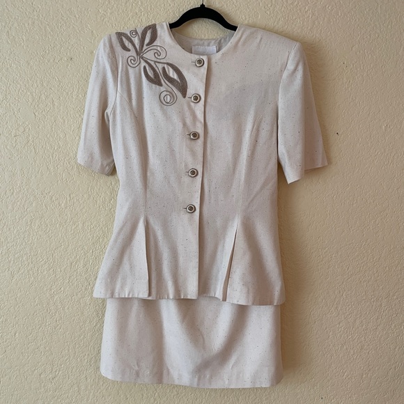 Vintage Edie Johne 1980s Silk Cream and Gold Embellished Blouse & Skirt Set - Picture 14 of 16